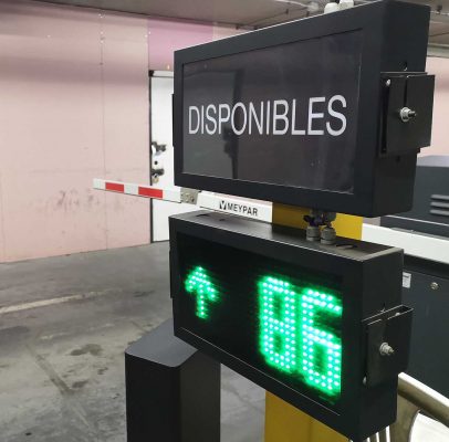 Panel de información variable para estacionamientos